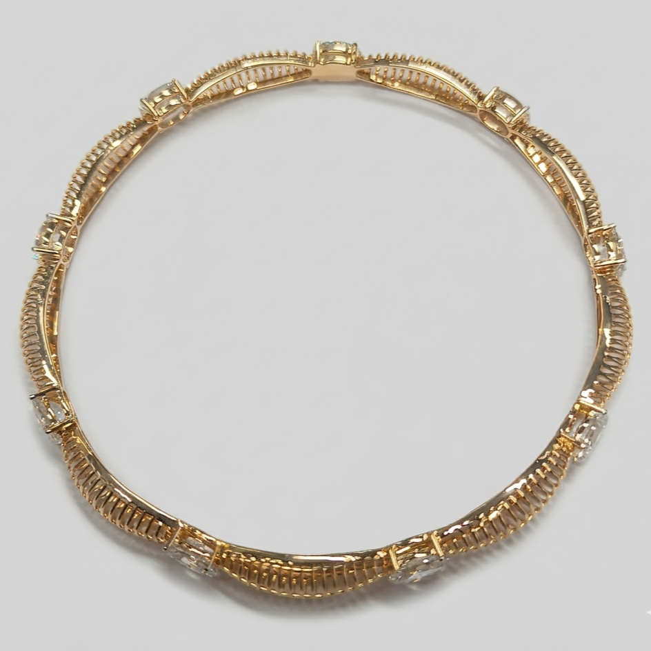 The Radiance Wave Lab-Grown Diamond Bangle (Yellow Gold)