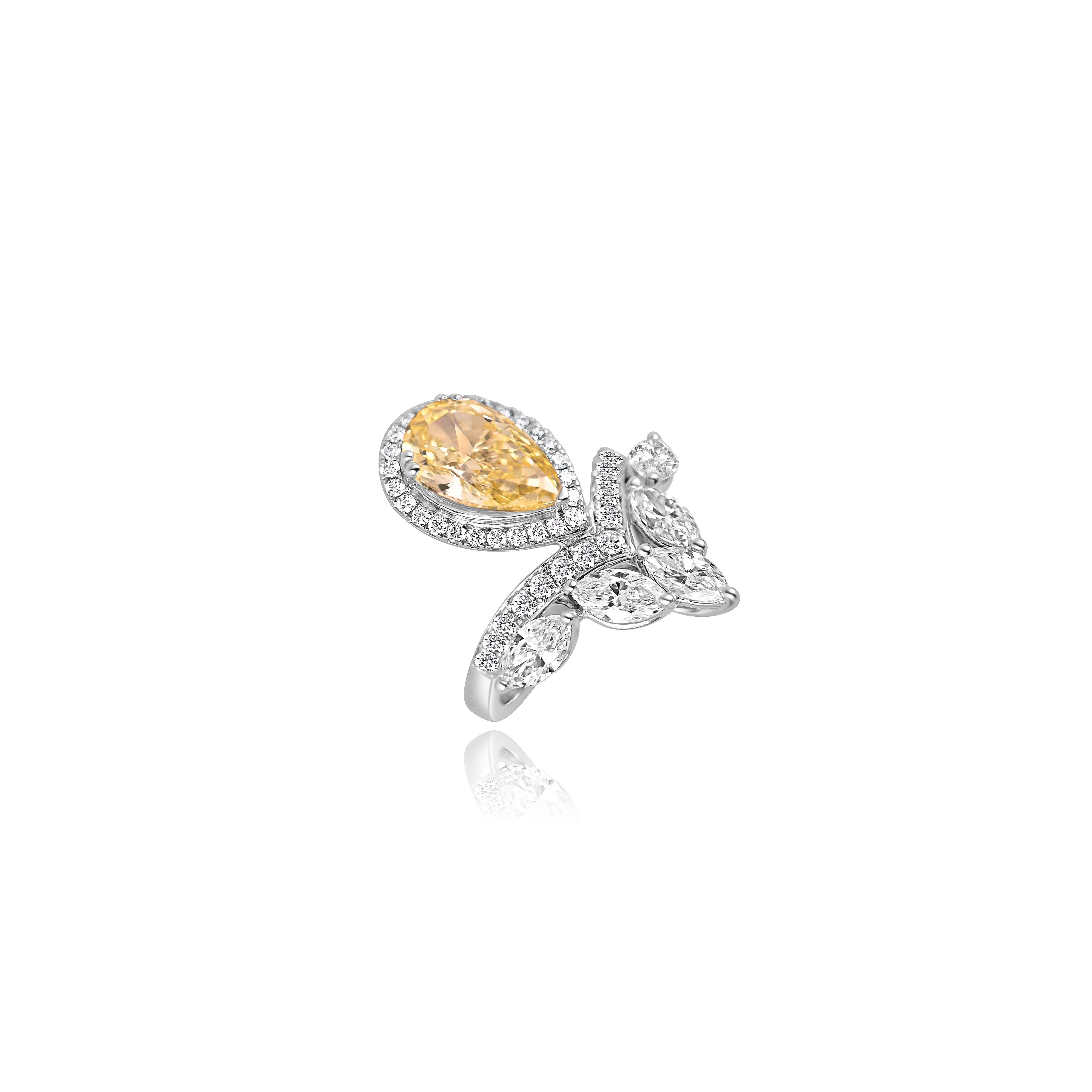 Lab Grown Diamond pendant with a yellow center stone