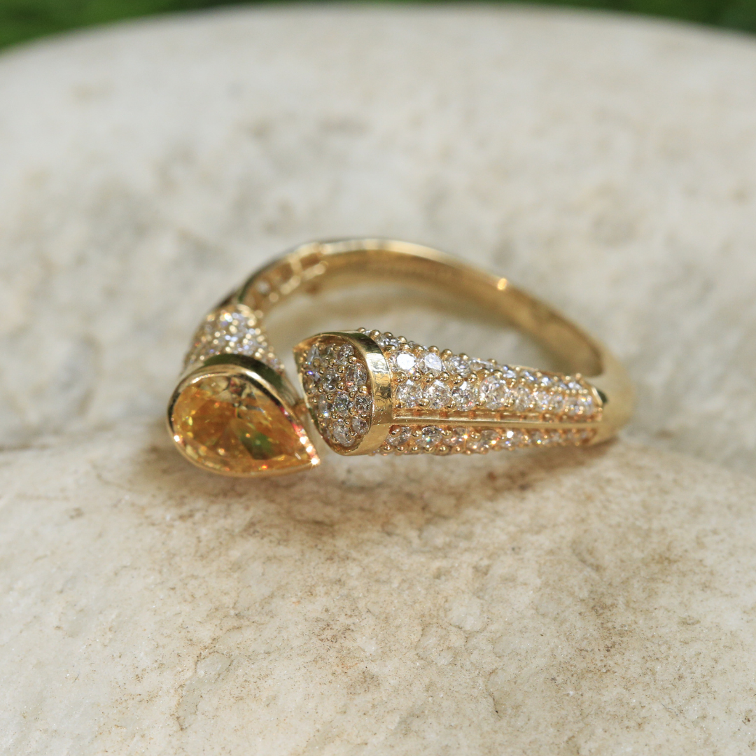 Luminous Teardrop Diamond Ring (Yellow Gold)